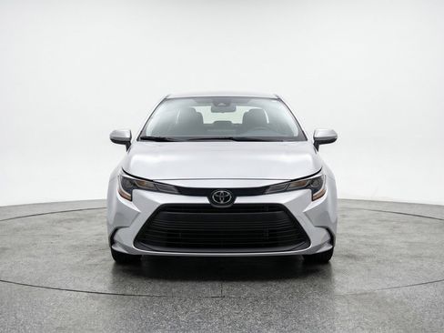 Used 2025 Toyota Corolla LE FWD image 2