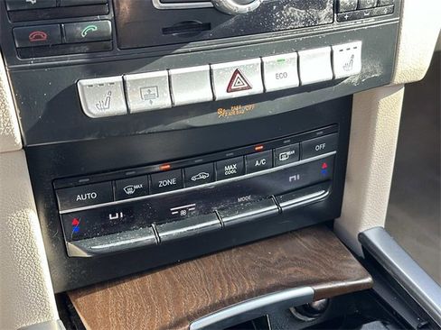 Used 2014 Mercedes-Benz E 350 4MATIC Sedan image 31