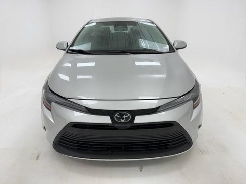 Used 2025 Toyota Corolla LE FWD image 3