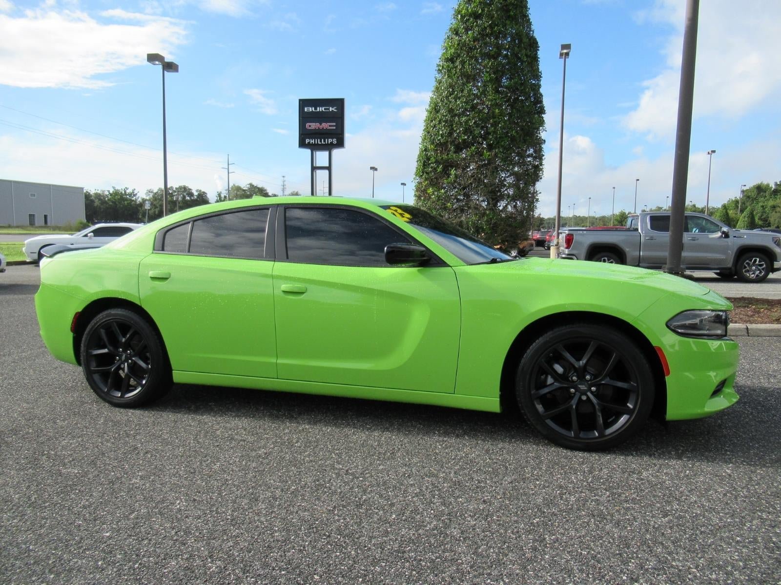 Used 2023 Dodge Charger SXT w/ Blacktop Package RWD image 2