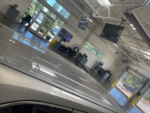 Used 2017 Toyota Highlander LE FWD image 24