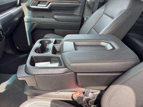 Used 2024 GMC Sierra 1500 SLT image 16