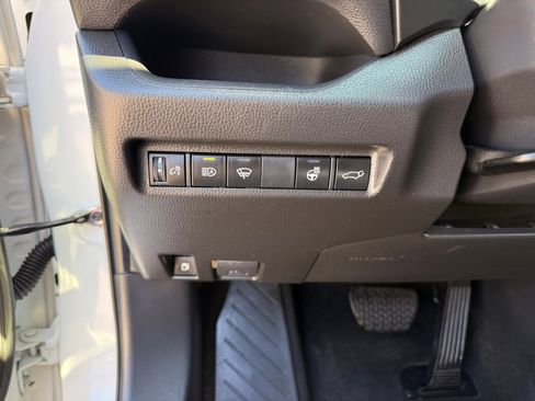 Used 2022 Toyota RAV4 XLE Premium image 18