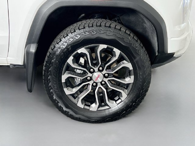 Used 2025 GMC Canyon Denali AWD/4WD image 38