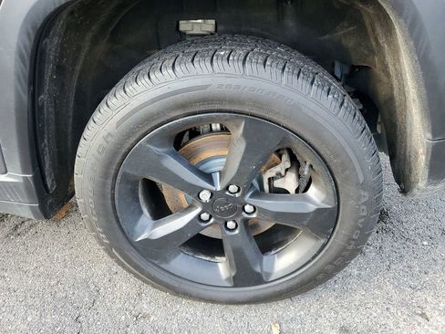 Used 2021 Jeep Grand Cherokee L Altitude image 30