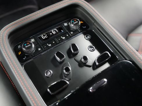 Used 2013 Bentley Mulsanne image 30