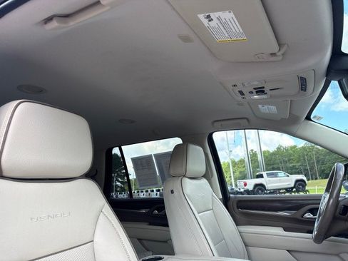 Used 2022 GMC Yukon Denali RWD image 12