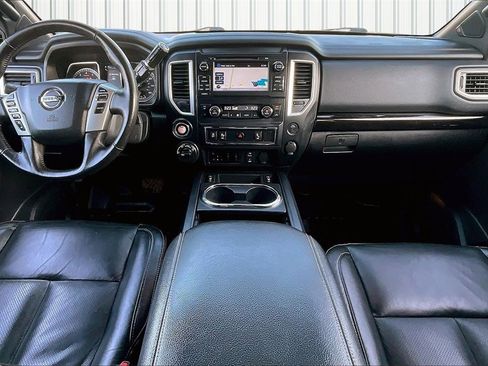 Used 2018 Nissan Titan SV image 8