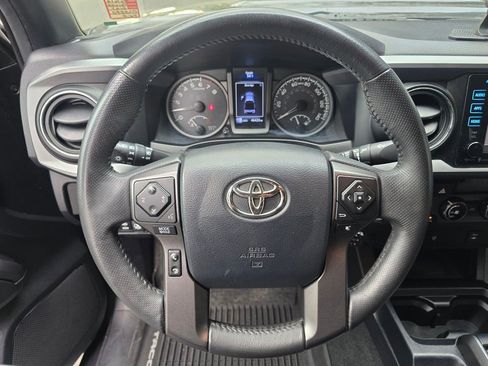 Used 2017 Toyota Tacoma SR5 image 29