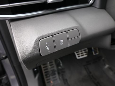 Certified 2025 Hyundai Elantra Sport image 18