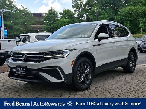 Certified 2023 Volkswagen Tiguan SE w/ Panoramic Sunroof Package AWD/4WD image 3