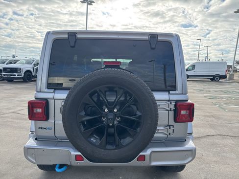 Used 2021 Jeep Wrangler Unlimited Sahara image 4