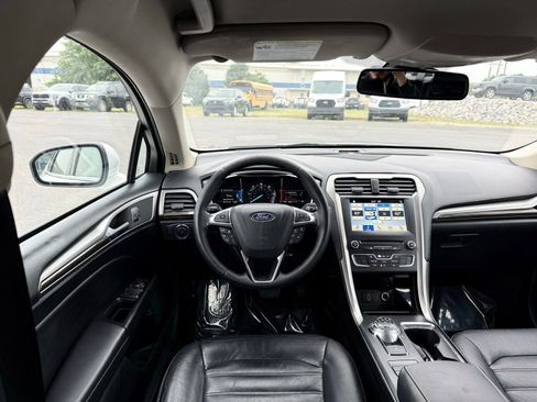 Used 2018 Ford Fusion SE w/ Equipment Group 602A FWD image 25