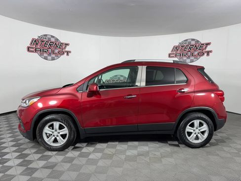 Used 2020 Chevrolet Trax LT w/ LT Convenience Package FWD image 4