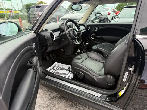 Used 2011 MINI Cooper Clubman FWD image 9