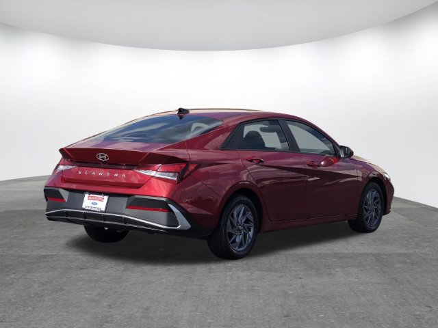 Used 2024 Hyundai Elantra SEL FWD image 4