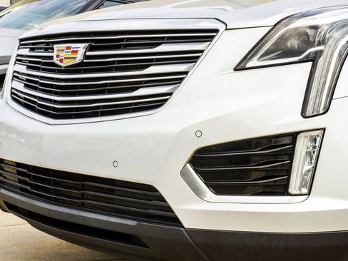 Used 2018 Cadillac XT5 Luxury w/ Driver Awareness Package FWD image 2