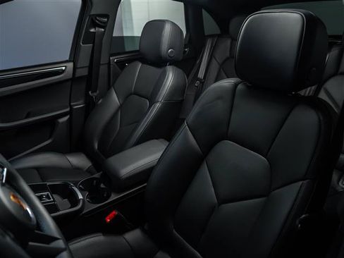 Certified 2026 Porsche Macan AWD/4WD image 5