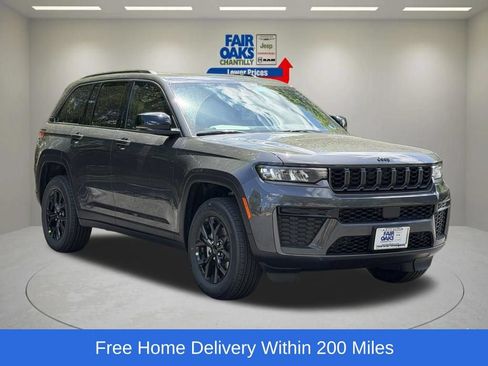 New 2026 Jeep Grand Cherokee Altitude AWD/4WD image 1