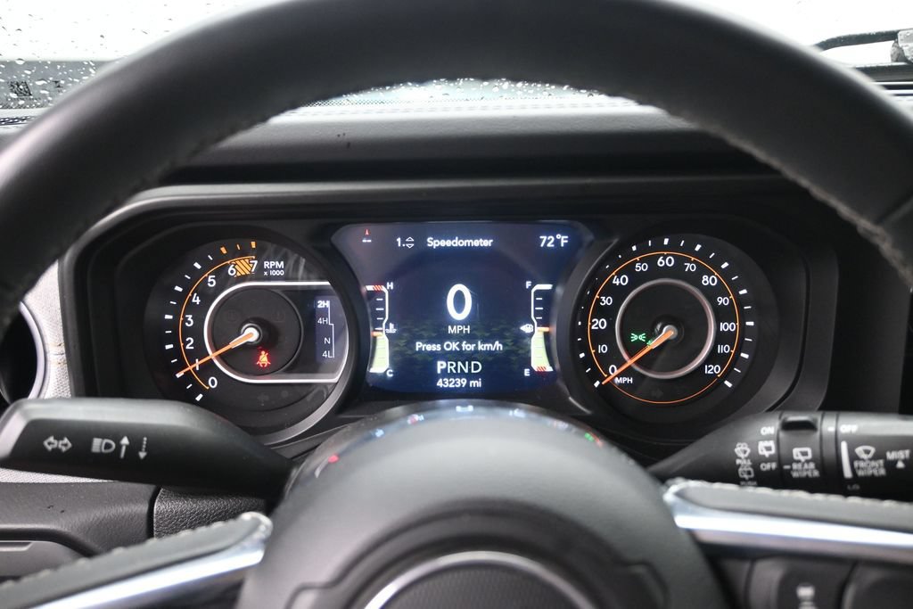 Used 2025 Jeep Wrangler Unlimited Sahara AWD/4WD image 13
