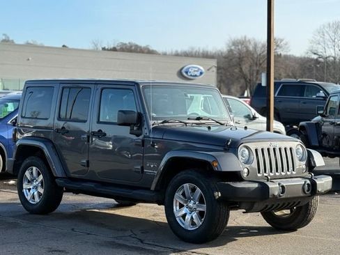 Used 2018 Jeep Wrangler Unlimited Sahara w/ Connectivity Group image 33