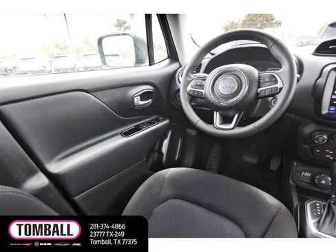 Used 2023 Jeep Renegade Latitude AWD/4WD image 9