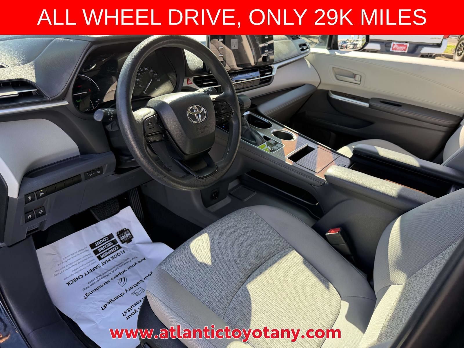 Used 2022 Toyota Sienna LE AWD/4WD image 12