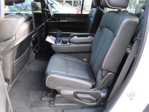 Used 2025 Jeep Grand Wagoneer Series III w/ Rear Seat Video Group 1 AWD/4WD image 38