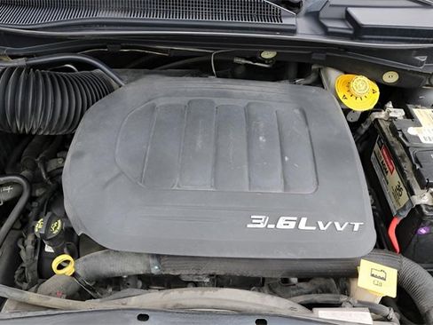 Used 2019 Dodge Grand Caravan SXT image 9