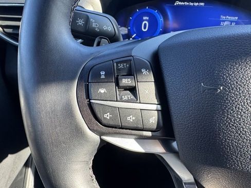 Used 2020 Ford Explorer Platinum w/ Premium Technology Package image 11