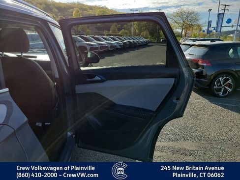 Used 2024 Volkswagen Taos SE AWD/4WD image 44