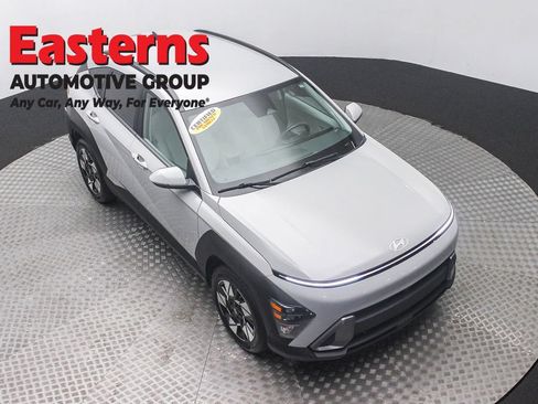 Used 2025 Hyundai Kona SEL FWD image 3