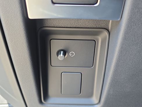 New 2025 Land Rover Defender 110 S image 24