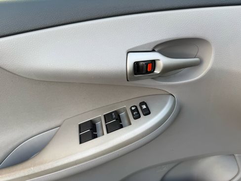 Used 2013 Toyota Corolla LE Special Edition image 33