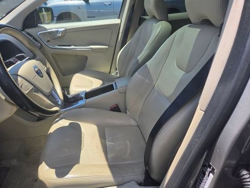 Used 2016 Volvo XC60 T5 Platinum w/ Climate Package AWD/4WD image 2