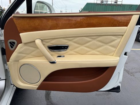 Used 2016 Bentley Flying Spur V8 image 35