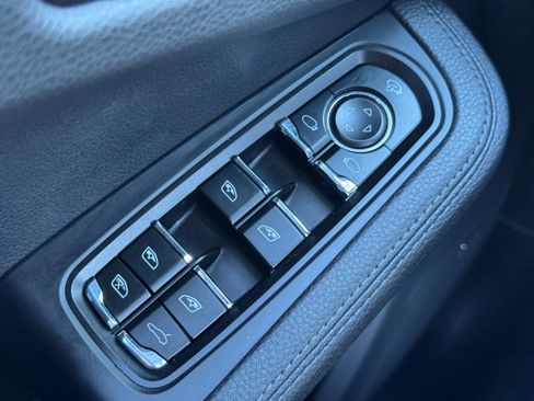 Used 2023 Porsche Macan image 18
