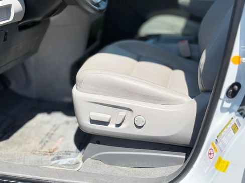 Used 2019 Toyota Sienna XLE w/ XLE Navigation Package FWD image 10