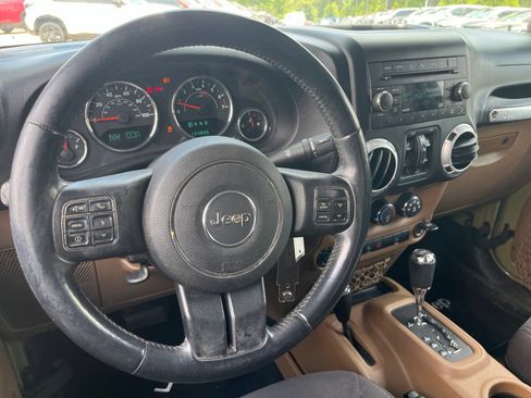 Used 2013 Jeep Wrangler Unlimited Sahara w/ Connectivity Group AWD/4WD image 13