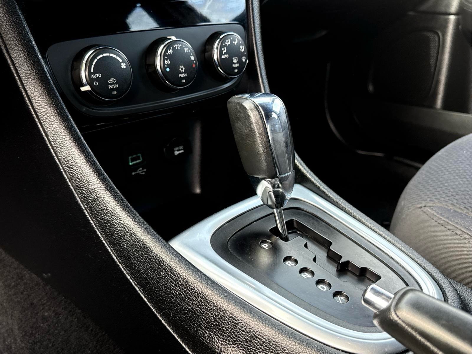 Used 2013 Chrysler 200 Touring FWD image 19
