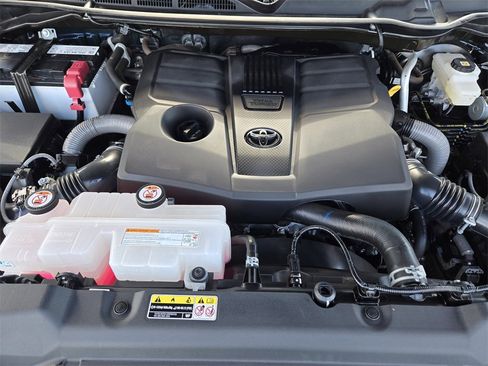 Used 2024 Toyota Tundra Limited image 33