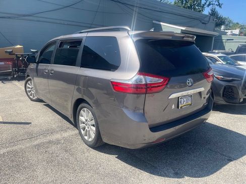 Used 2015 Toyota Sienna Limited Premium FWD image 26
