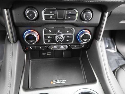 Used 2024 Chevrolet Suburban LT image 25