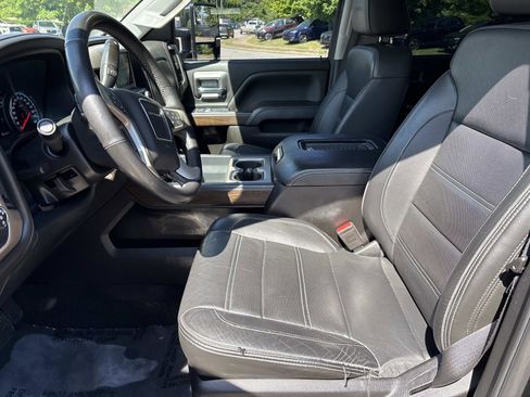 Used 2019 GMC Sierra 2500 Denali w/ Duramax Plus Package AWD/4WD image 15