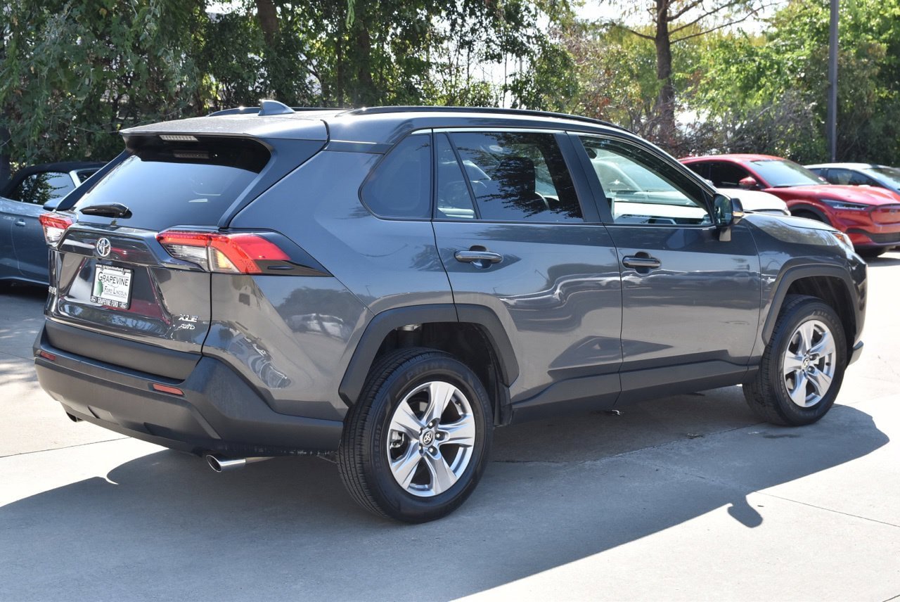 Used 2025 Toyota RAV4 XLE AWD/4WD image 7