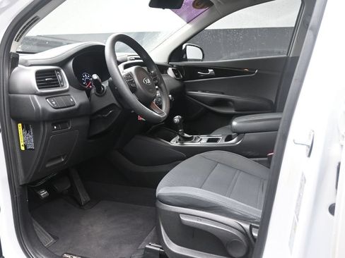 Used 2018 Kia Sorento FWD image 17