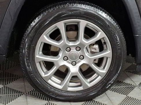 Used 2022 Jeep Compass Latitude AWD/4WD image 11