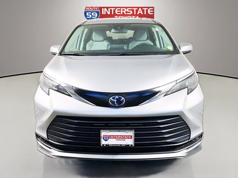 Certified 2024 Toyota Sienna LE w/ LE Plus Package AWD/4WD image 2