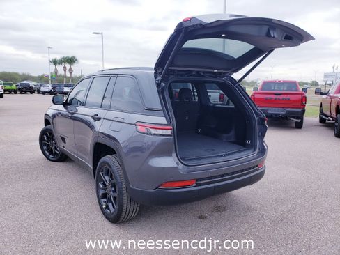 New 2025 Jeep Grand Cherokee Limited image 24