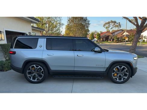 Used 2024 Rivian R1S Adventure AWD/4WD image 3